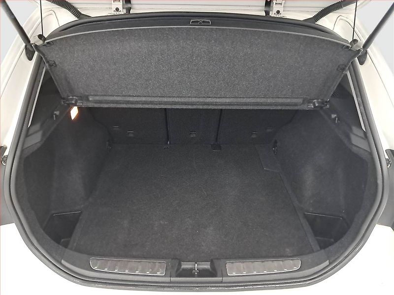 BMW X1 (2014) sDrive16d, Park. senzory - fotka 13 z 15