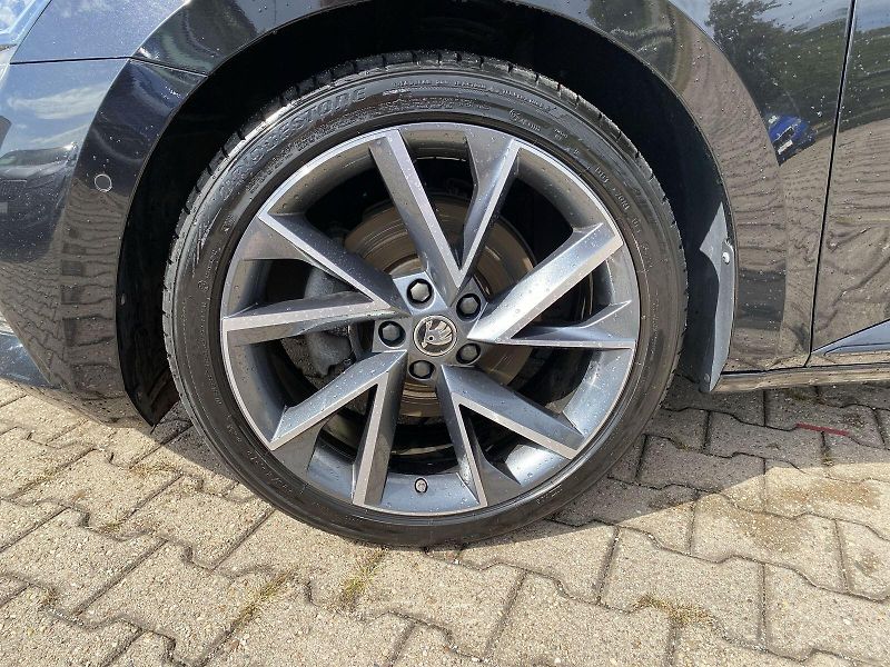 Škoda Superb (2022) Combi 2.0 TDI DSG Sportline - fotka 31 z 35