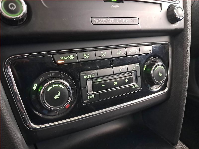 Škoda Superb (2012) 2.0 TDI, 4X4, levný provoz - fotka 18 z 22