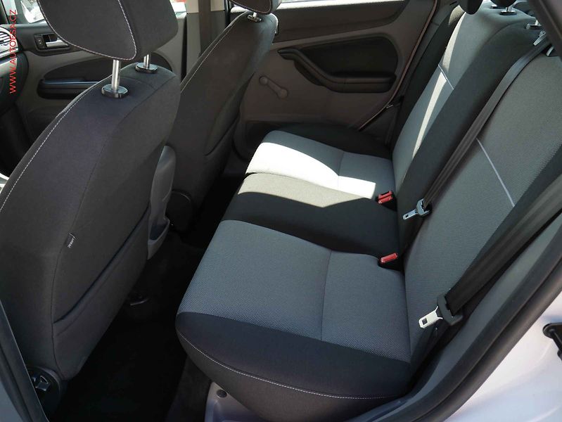 Ford Focus (2011) 1.6 TDCi, ČR, AC, park.asist - fotka 10 z 14
