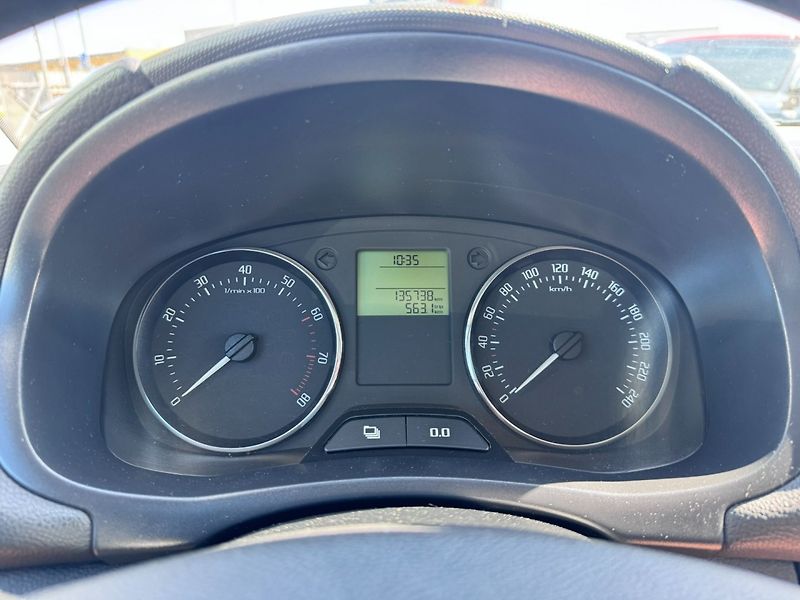 Škoda Fabia (2010) 1,2 TSI 63 KW STK - fotka 26 z 50
