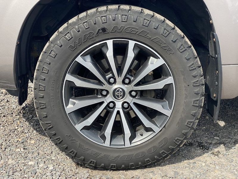 Toyota Land Cruiser 2.8D, ČR, Executive VIP, DPH - fotka 10 z 24
