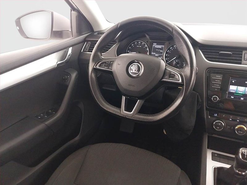 Škoda Octavia (2014) Elegance 1.6 TDI, Serv.kniha - fotka 7 z 18