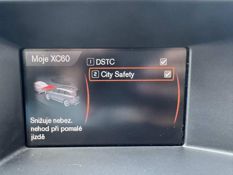 Volvo XC60 D4 AWD MOMENTUM - fotka 34 z 43