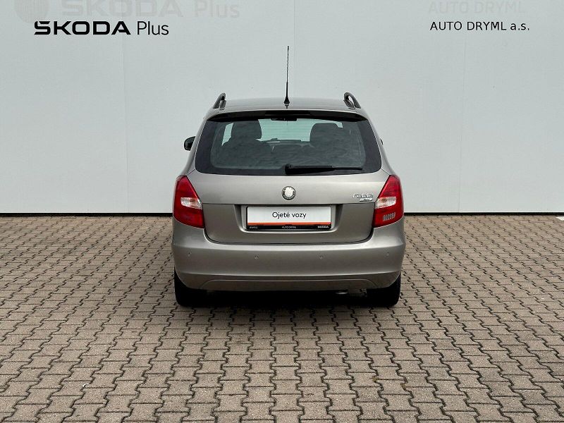 Škoda Fabia (2009) Elegance Edition Combi 1.4 MPI - fotka 9 z 24