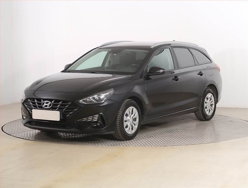 Hyundai i30 (2022) Comfort 1.0 T-GDI, Serv.kniha - fotka 2 z 15