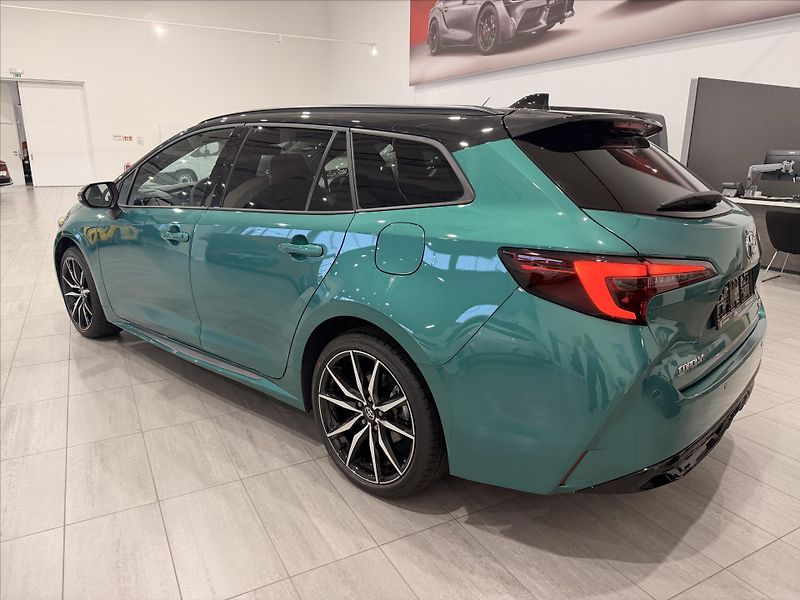 Toyota Corolla (2025) 1,8 Hybrid (140k) GR Sport - fotka 3 z 12