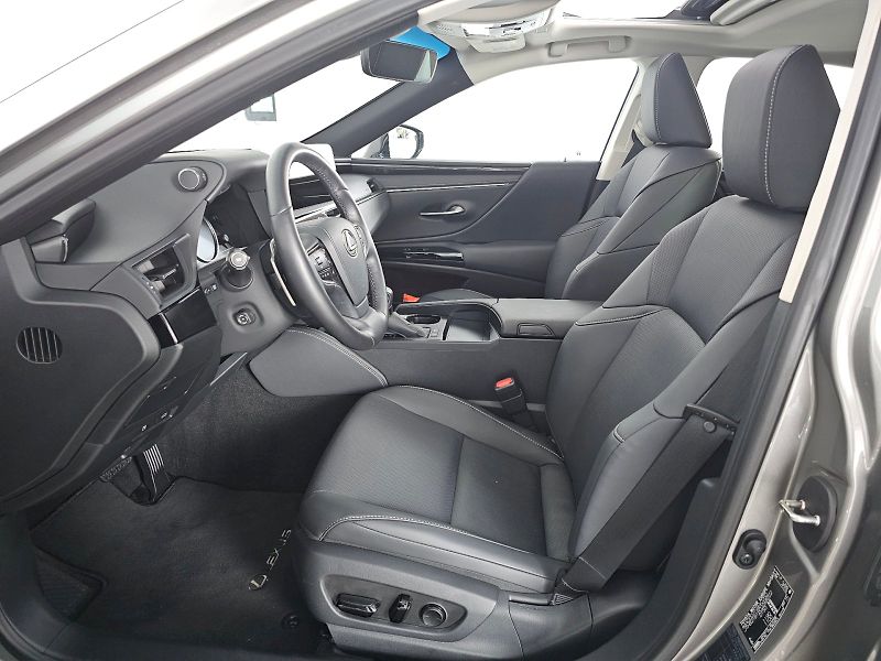 Lexus ES 300h (2025) 2.5HEV 218k Business Edition - fotka 6 z 33