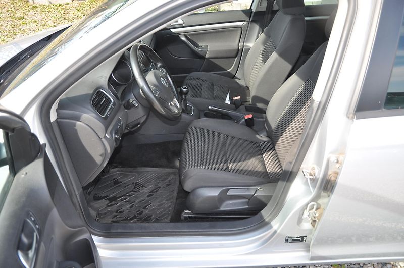 Volkswagen Golf VI 1.6TDi 77kW KOMBI - fotka 6 z 17