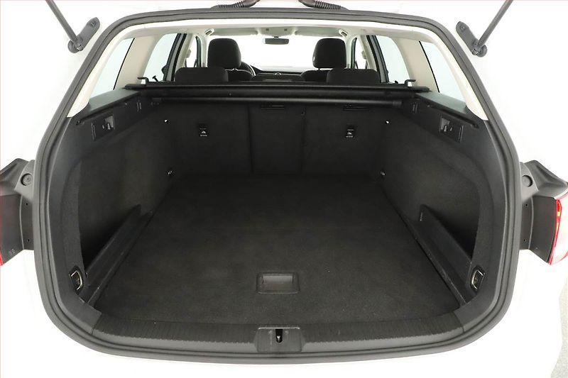 Volkswagen Passat (2015) 2.0 TDI, Navi, Tempomat - fotka 10 z 21