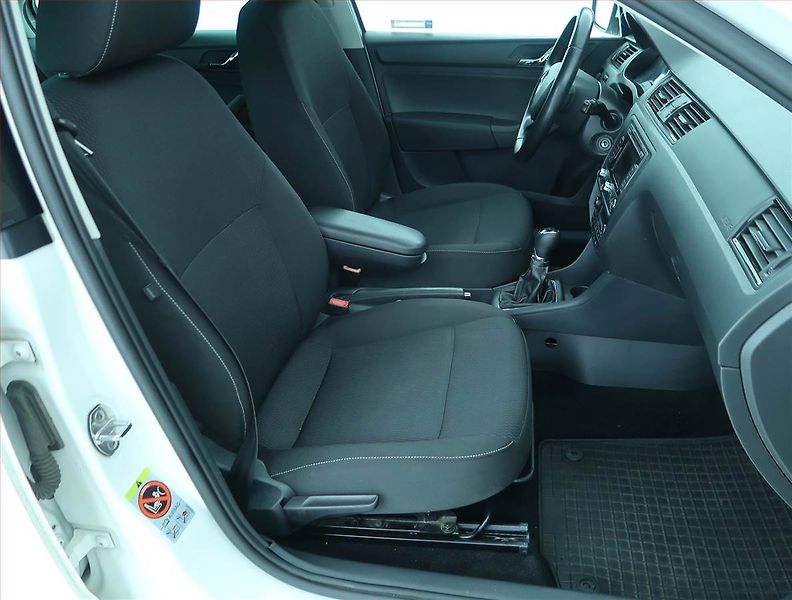 Škoda Rapid (2013) Ambition 1.6 TDI, Serv.kniha - fotka 9 z 17