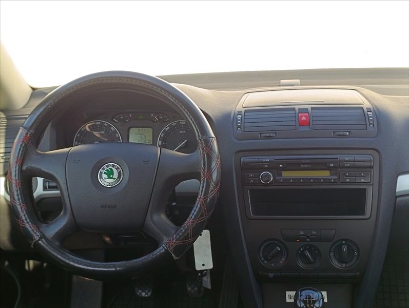 Škoda Octavia 1,9 TDi Klima Tažné Tempomat - fotka 16 z 29