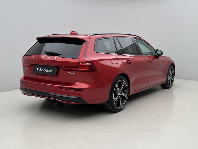 Volvo V60 T6 AWD DARK PLUS RECHARGE AUT - fotka 13 z 48