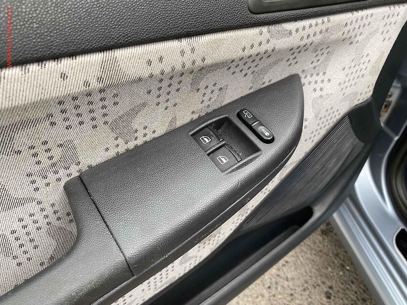 Škoda Fabia (2003) 1.2 12V, ČR, Klima, TZ - fotka 13 z 15