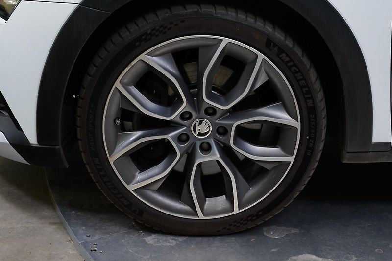 Škoda Superb - fotka 10 z 27