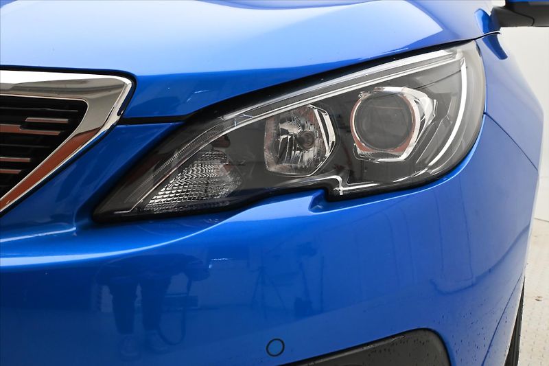 Peugeot 308 1,5 BlueHDI 96 kW Allure Záruk - fotka 29 z 31