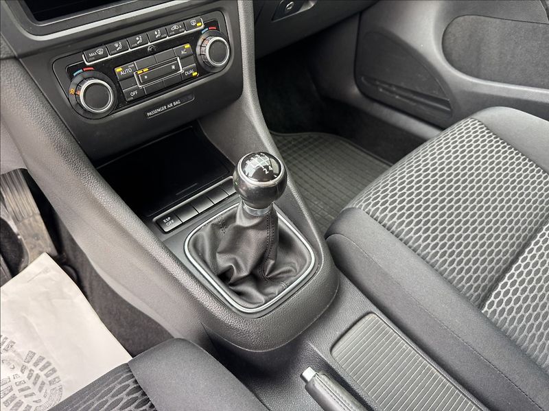 Volkswagen Golf 1,4 i 16V TRENDLINE 1.maj. ČR - fotka 38 z 50