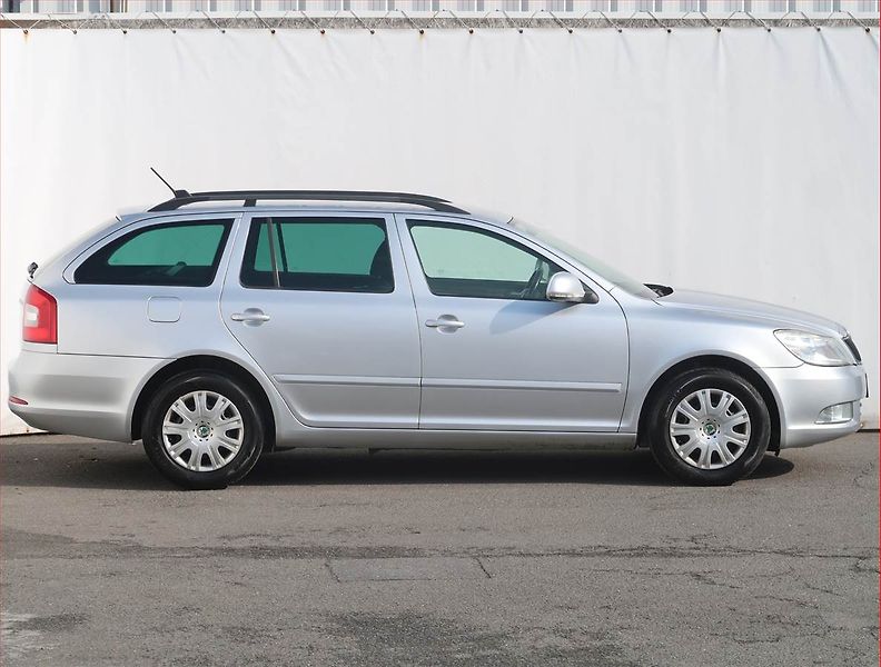 Škoda Octavia (2012) Ambition 1.6 TDI, Navi - fotka 6 z 20