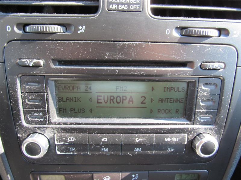 Volkswagen Jetta 2,0 TDi 103kW - fotka 16 z 24