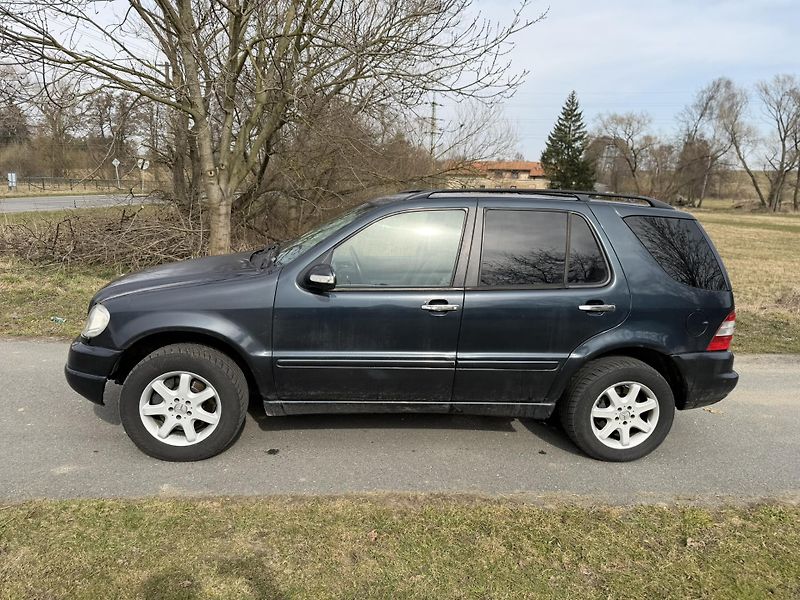 Mercedes-Benz Třídy M (2001) ML270 120kW, Tažné, Automat - fotka 2 z 19