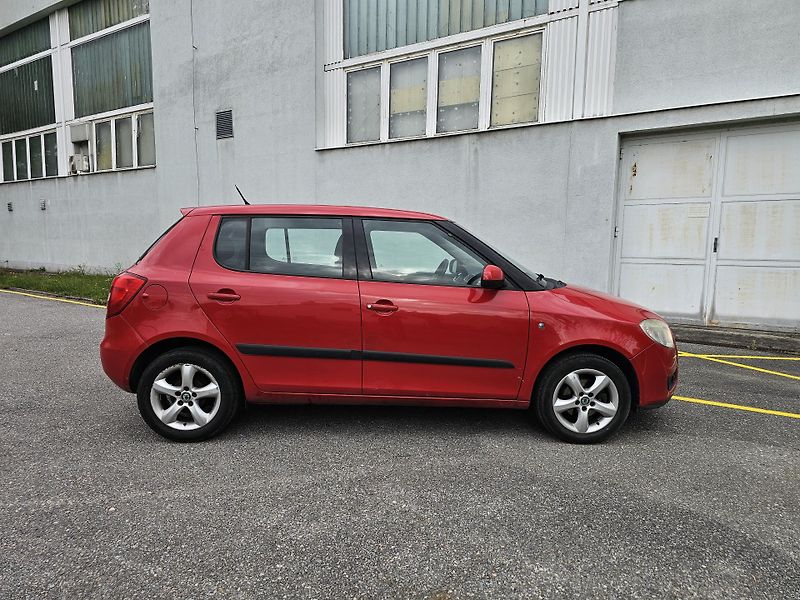 Škoda Fabia (2008) 2 1.2 HTP KLIMA - fotka 6 z 17