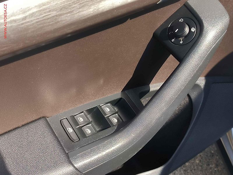 Škoda Octavia (2015) 2.0 TDi 4x4, ČR, DSG, TZ - fotka 20 z 23