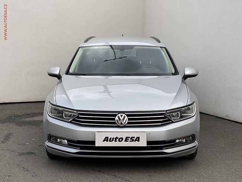 Volkswagen Passat (2015) 2.0 TDi, Comfortline, navi - fotka 2 z 18