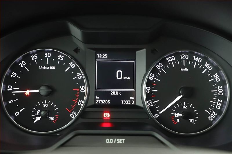 Škoda Octavia (2014) 1.6 TDI, Tempomat - fotka 8 z 13