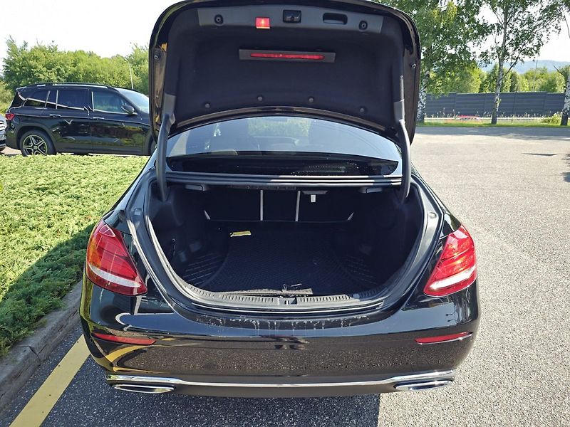 Mercedes-Benz Třídy E EXCLUSIVE 4MATIC - fotka 18 z 18