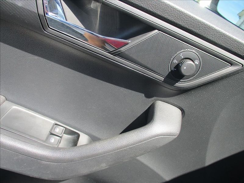 Škoda Fabia 1,0 TSI, klima,servis,DPH,CZ, - fotka 20 z 27
