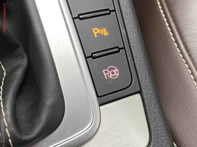 Volkswagen Passat (2013) 2.0 TSi, Exclusive, DSG - fotka 20 z 21