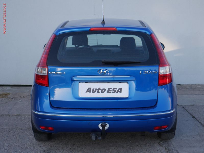 Hyundai i30 (2008) 1.6i, ČR, AC, tažné - fotka 5 z 16