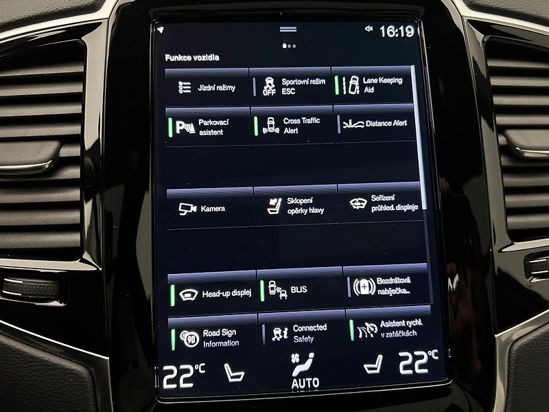 Volvo XC90 B5 AWD R-DESIGN 7 MÍST AUT - fotka 31 z 48