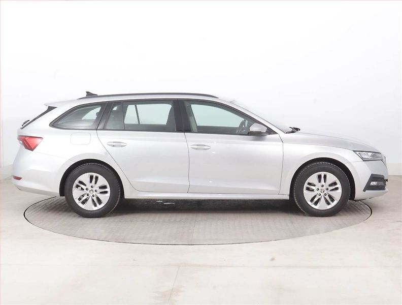 Škoda Octavia (2022) Ambition 2.0 TDI, ČR,1.maj - fotka 6 z 15