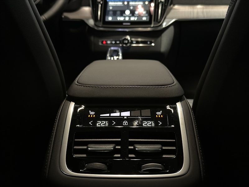 Volvo XC90 (2026) 2,0 T8  Ultra Dark - fotka 26 z 41