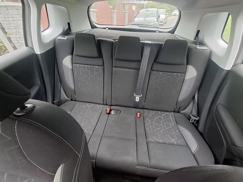 Peugeot 2008 (2019) Perfektni tech.stav - fotka 14 z 20