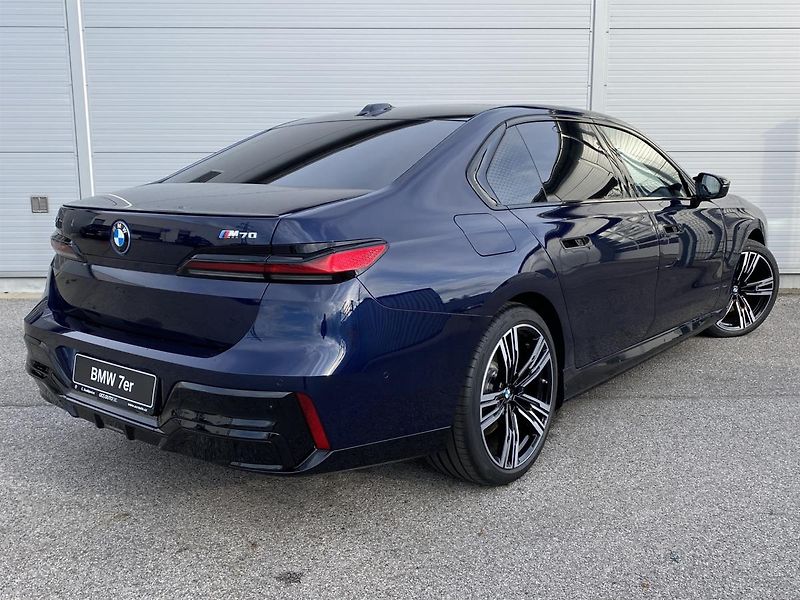 BMW i7 M70 xDrive - fotka 2 z 15