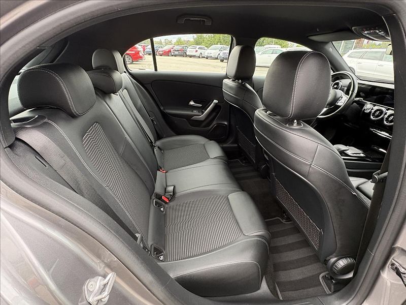 Mercedes-Benz Třídy A 1,3 250e Full Led,Navi,Výhřev - fotka 33 z 43