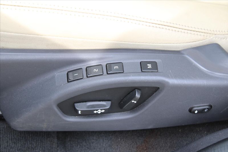 Volvo XC60 2.4 D4 140kW SUMMUM - fotka 25 z 27