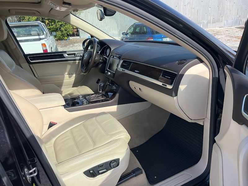 Volkswagen Touareg 3,0 TDI V 6 - fotka 11 z 15