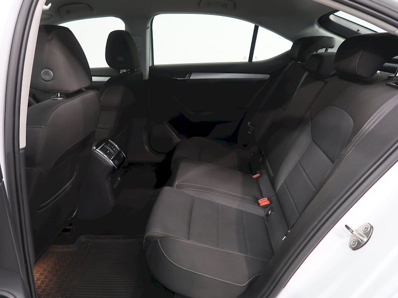 Škoda Superb (2019) AMBITION 2.0TDI 110KW DSG CANT - fotka 15 z 38