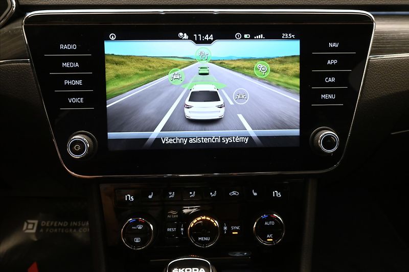 Škoda Superb 2,0 TDI 110 kW DSG STYLE Záruk - fotka 19 z 30