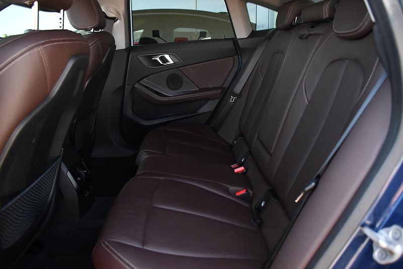 BMW Řada 2 218d NAVI KAMERA 1.M ČR - fotka 19 z 41