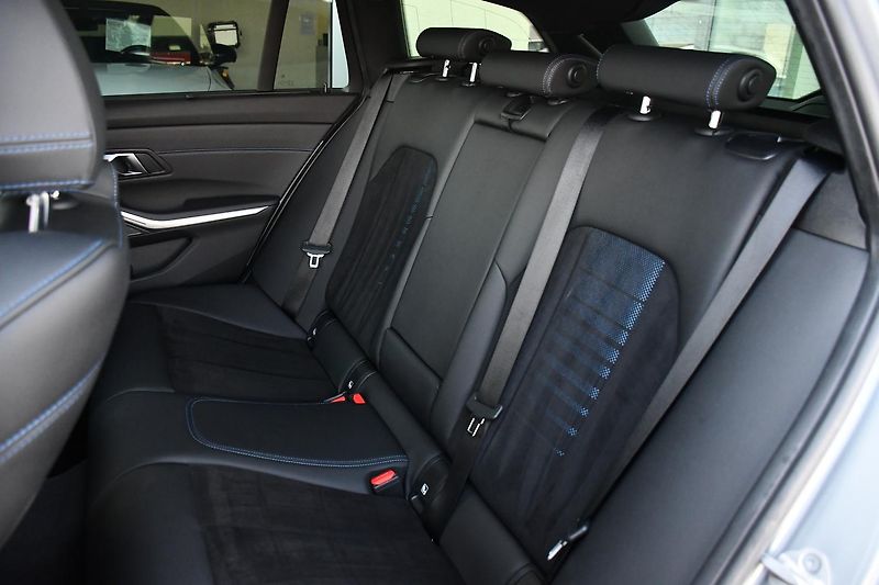 BMW Řada 3 320d xDrive MSPORT ČR 3LZÁRUKA - fotka 22 z 47