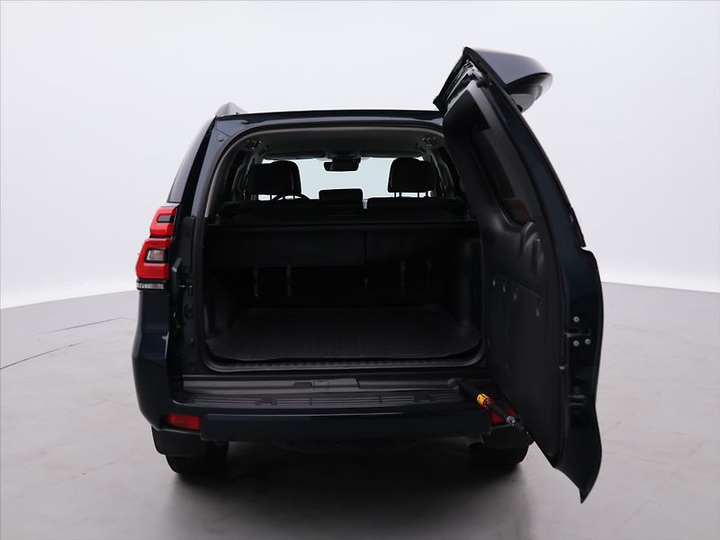 Toyota Land Cruiser 2,8 D-4D 150KW CZ 1.MAJ 4X4 - fotka 9 z 40