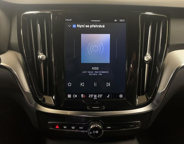 Volvo V60 RECHARGE T6, AWD PLUS DARK ČR - fotka 18 z 42