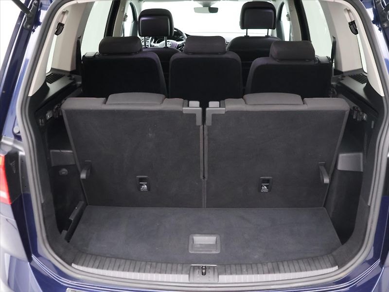 Volkswagen Touran 2,0 TDI 110kW DSG Sound 7-Míst - fotka 10 z 34