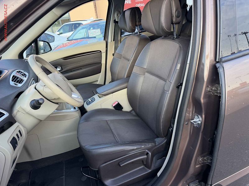 Renault Grand Scénic (2009) 2.0 dCi, ČR, AC, výhřev sed - fotka 9 z 19