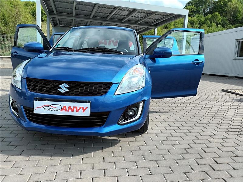 Suzuki Swift 1,2 i,4x4,VÝHŘEV,SERVIS,KOLA, - fotka 33 z 44