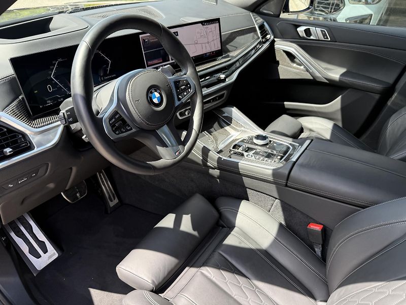 BMW X6 (2024) 30XD 210kW M-PAKET R22 BLACK!! - fotka 43 z 57